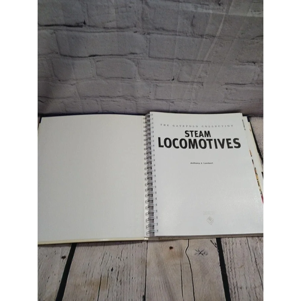 The Gatefold‎ Collection: Steam Locomotives Book 2005 36 Pull-Out Gatefolds READ